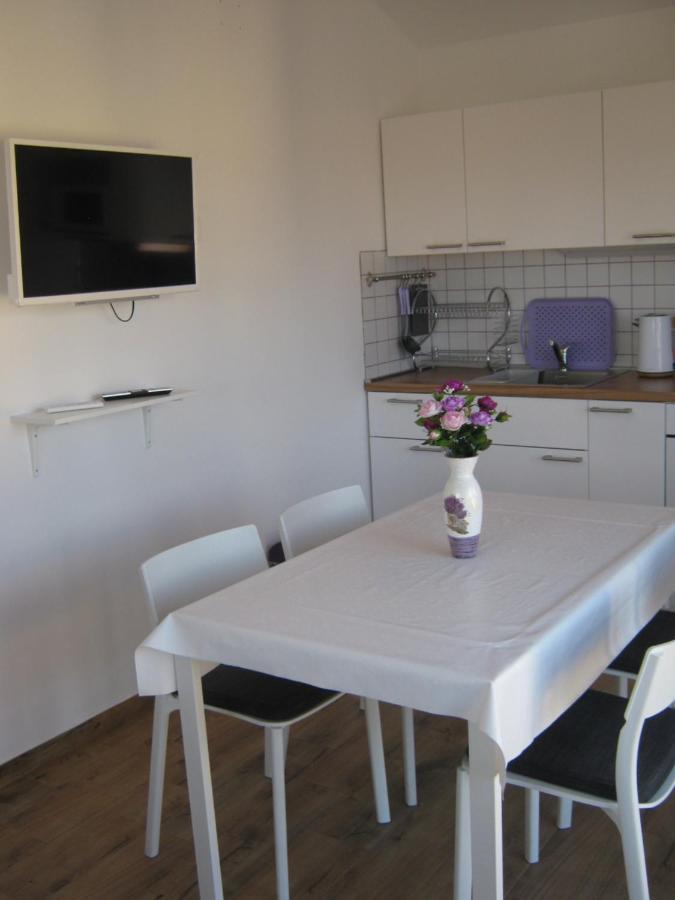 Apartmani Rebecca Vir Exterior foto