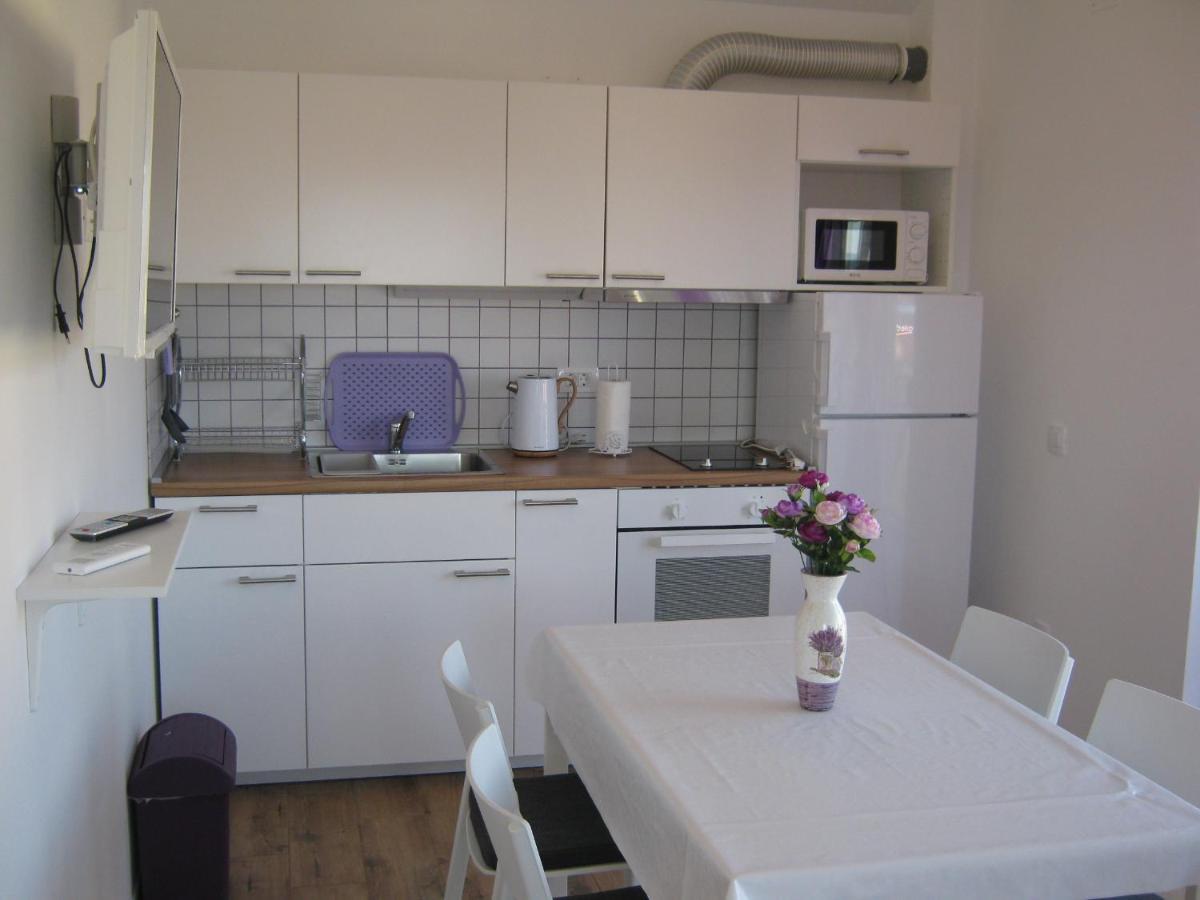 Apartmani Rebecca Vir Exterior foto