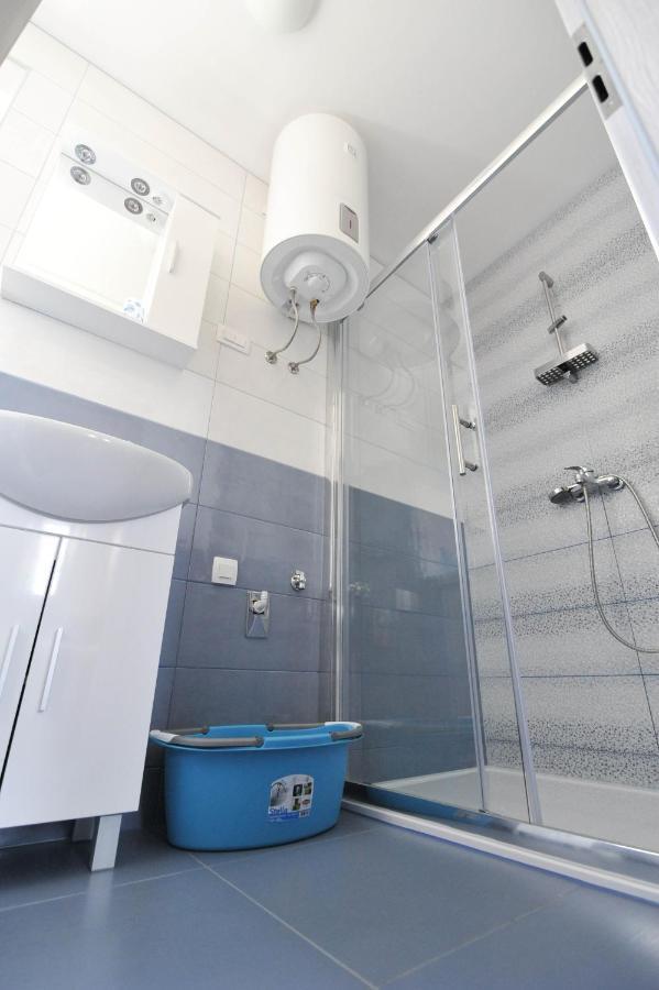 Apartmani Rebecca Vir Exterior foto