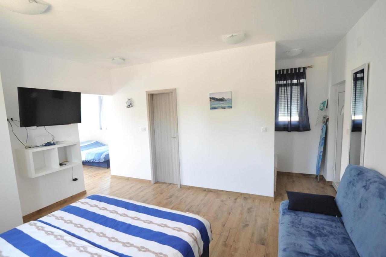 Apartmani Rebecca Vir Exterior foto