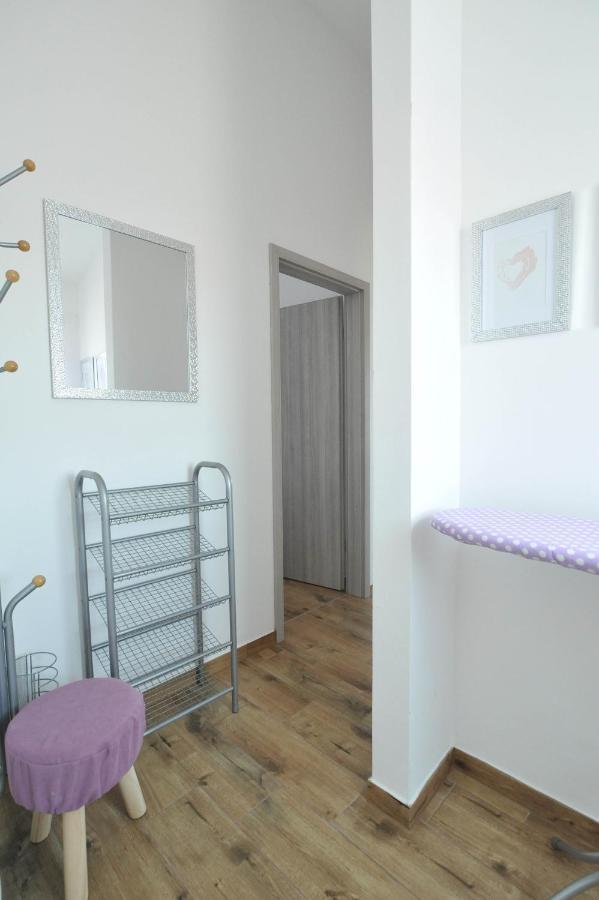 Apartmani Rebecca Vir Exterior foto