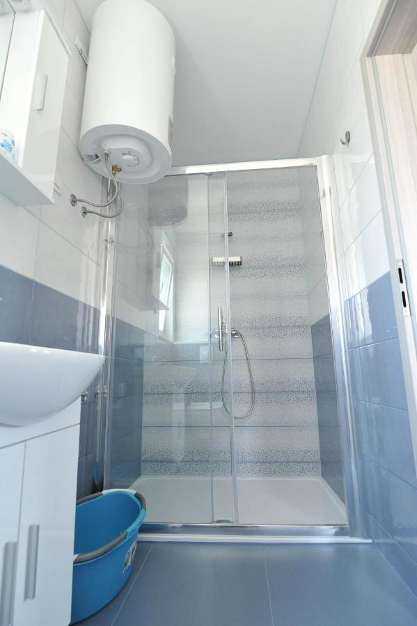 Apartmani Rebecca Vir Exterior foto